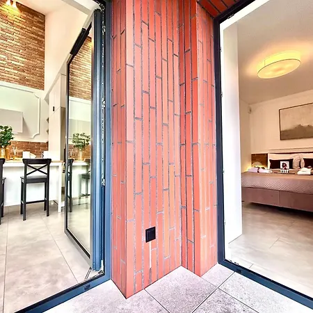 White Glove Parkya Gold * Olsztyn (Warmian-Masurian)